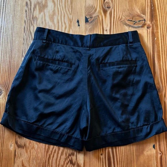 Elizabeth & James Tailored Viscose Pleated Black Shorts - Picture 2 of 7